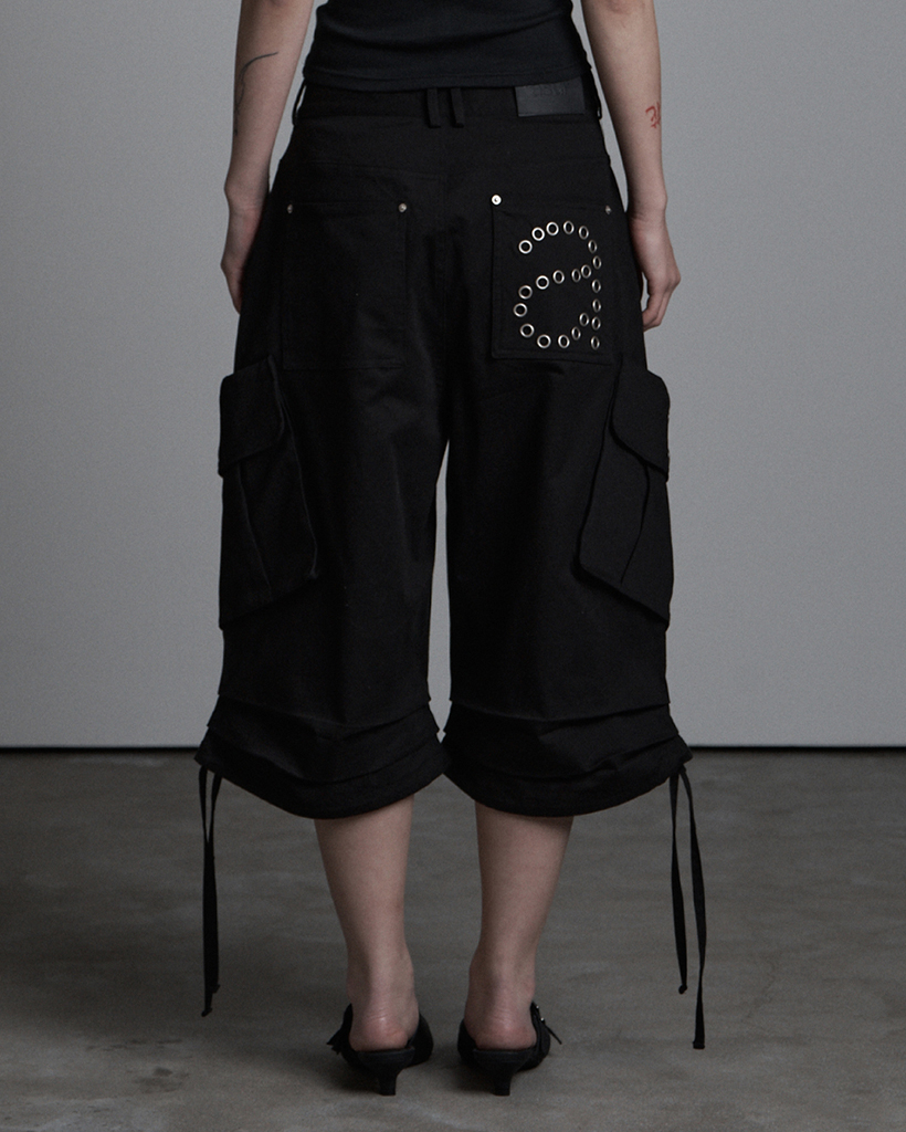 STRING EYELET BERMUDA PANTS BLACK