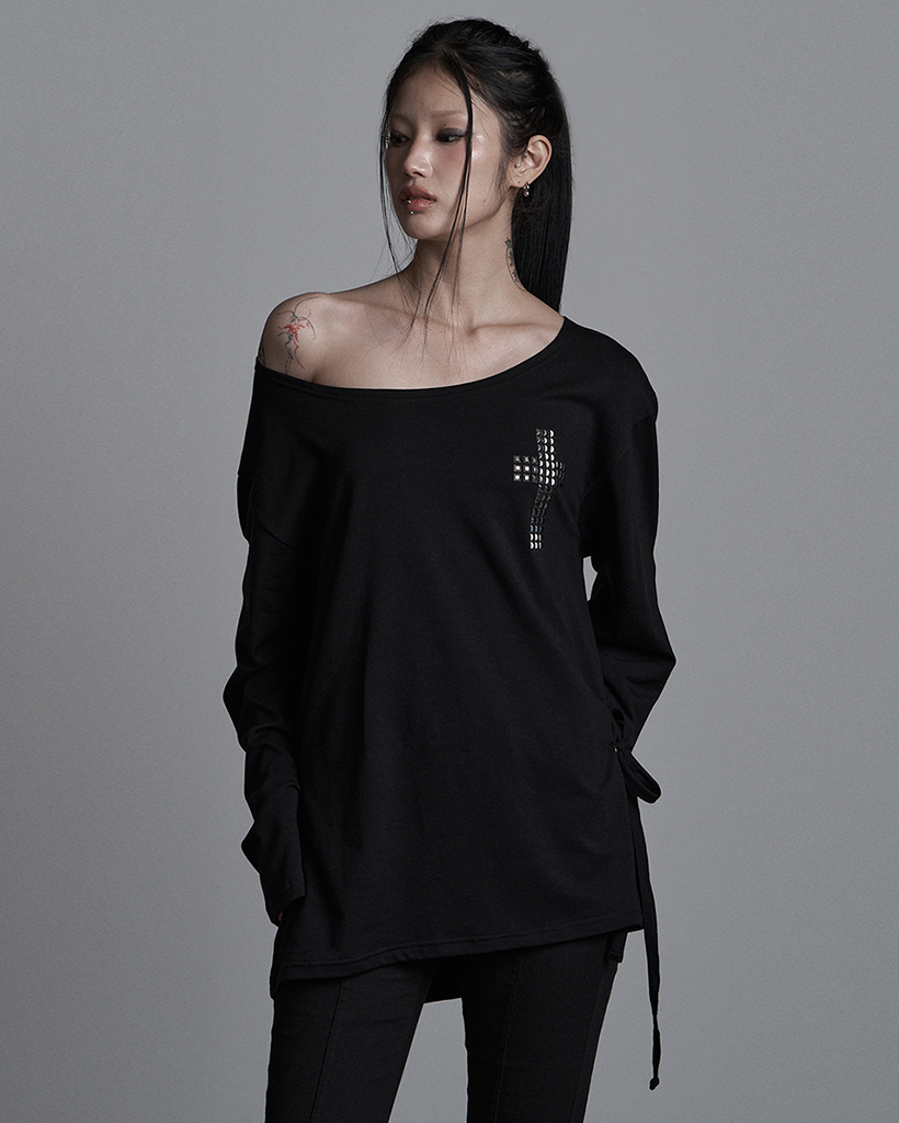 CROSS LINE OFF-SHOULDER T-SHIRT BLACK