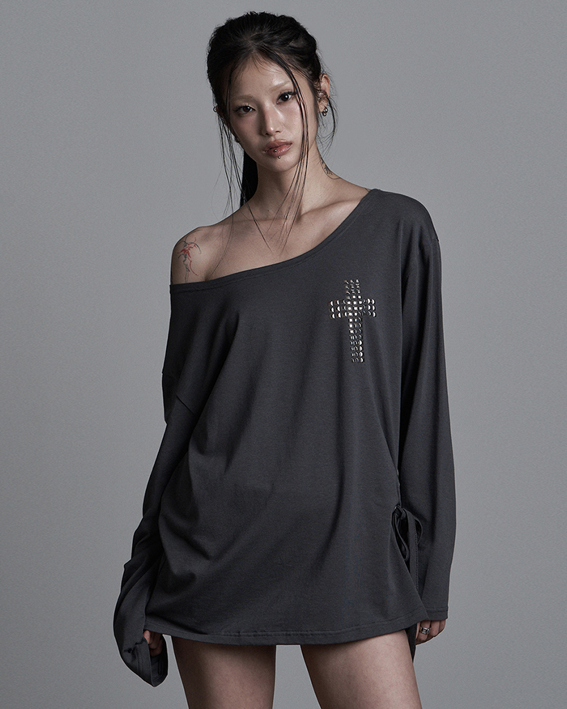 CROSS LINE OFF-SHOULDER T-SHIRT CHARCOAL