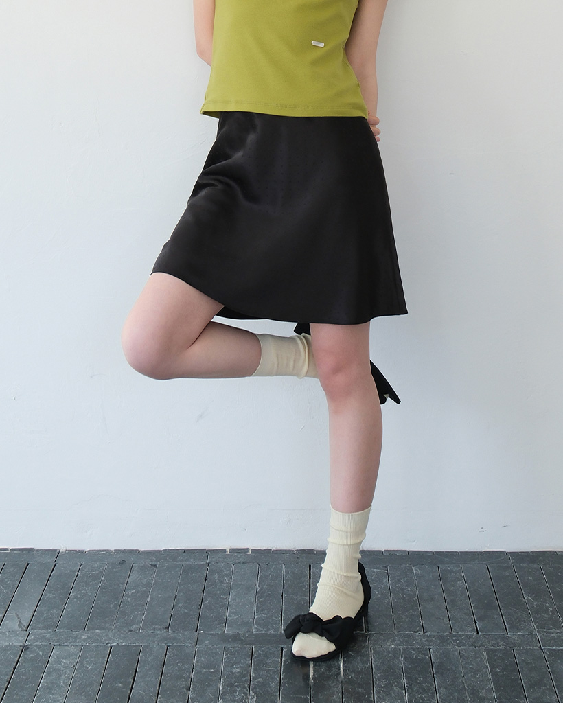 moui Satin dot midi skirt (BLACK)