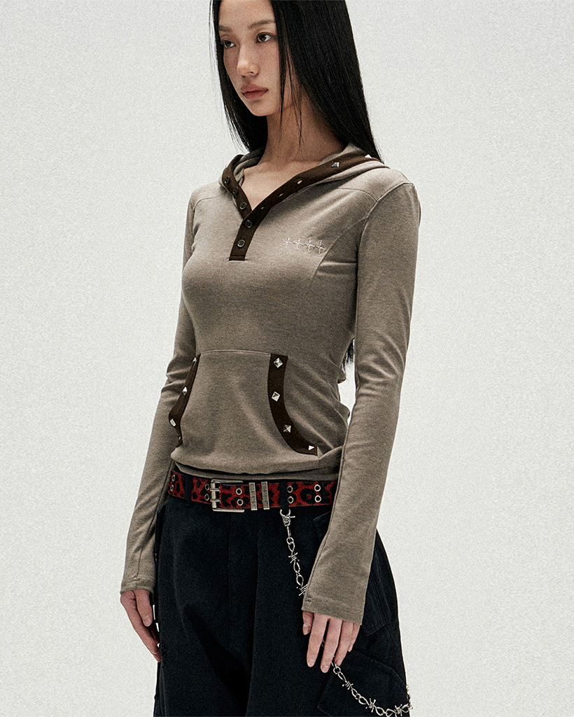 W Stud Incision Henley Neck Hood - Beige