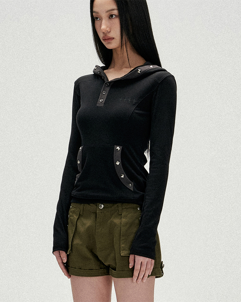 W Stud Incision Henley Neck Hood - Black
