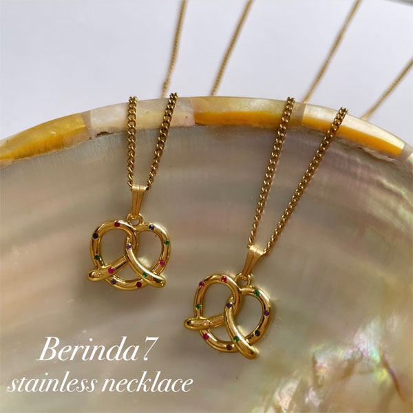 プレッツェルネックレス