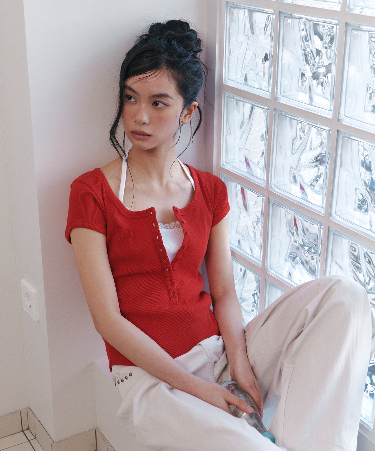 C SCOOP NECK BUTTON FRONT T-SHIRT_RED | ファッション通販サイト NUGU