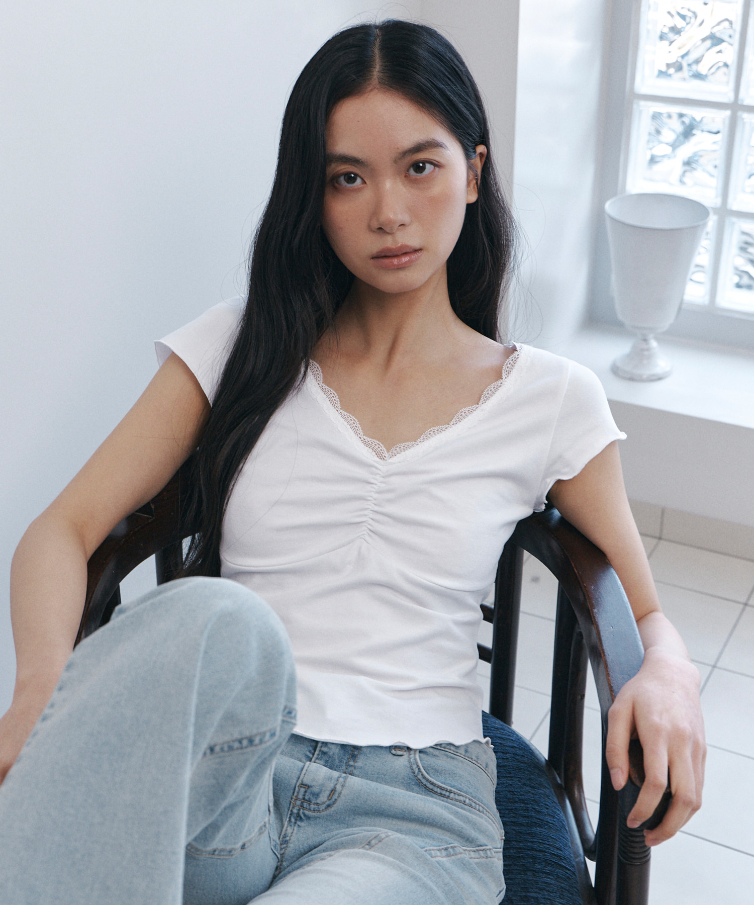 C V-NECK LACE SHIRRING TOP_WHITE | ファッション通販サイト NUGU