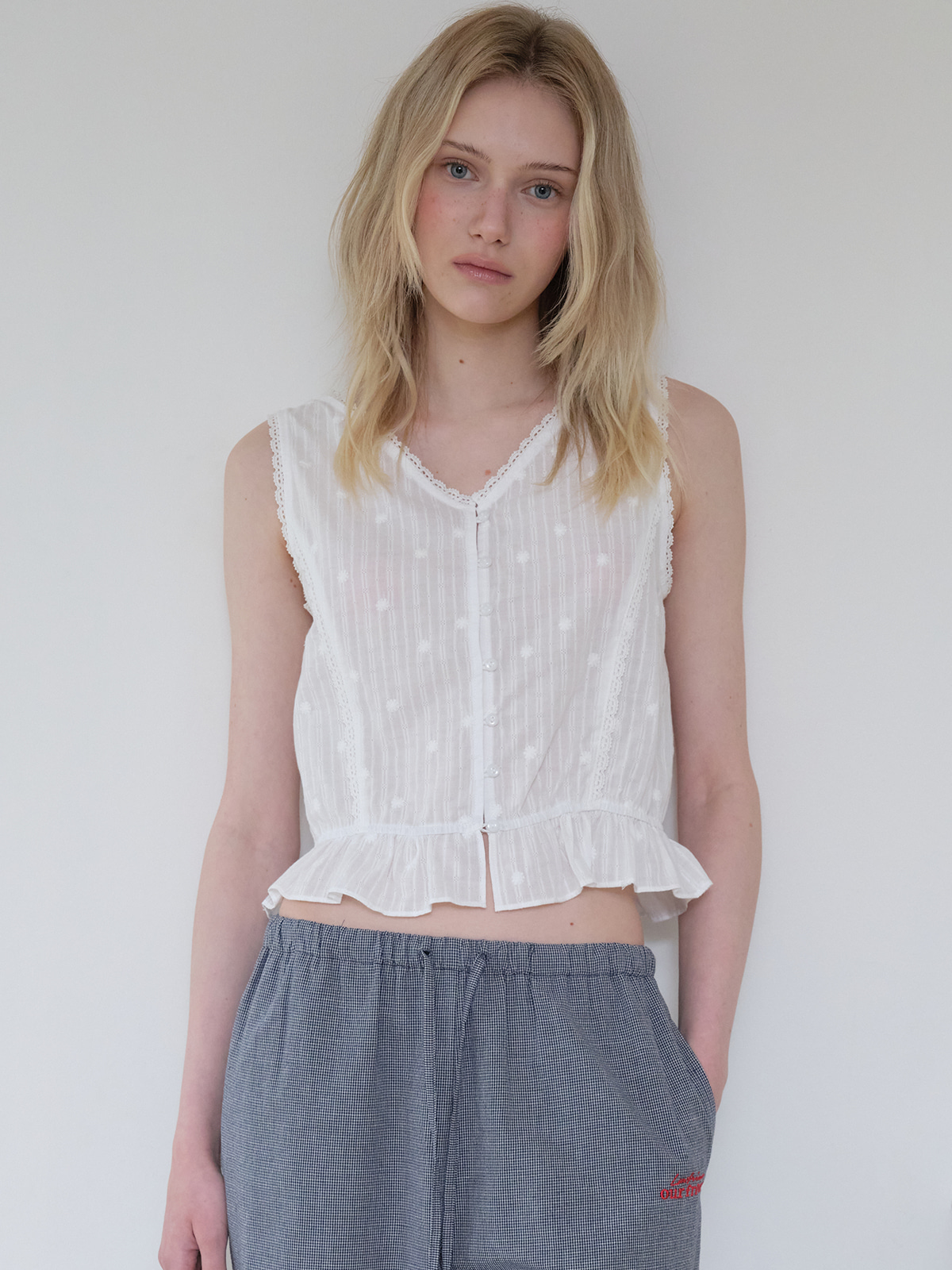 V-neck lace sleeveless blouse [FRSP08BL03]_White