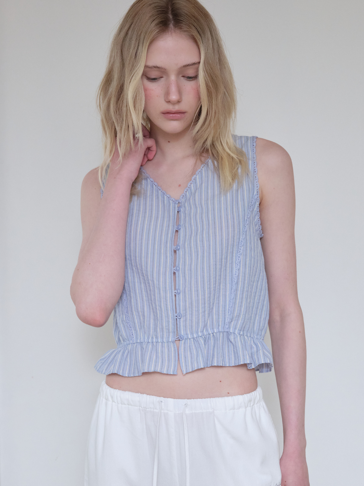 V-neck lace sleeveless blouse [FRSP08BL04]_Sky blue
