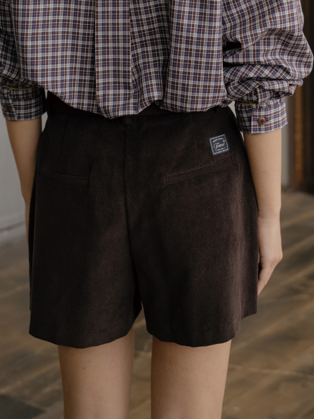 One tuck corduroy short pants FRFA02PT06_Dark brown