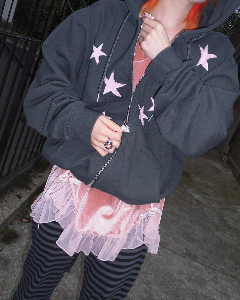 haku X BAUF] スターシンボルハーフジップフードパーカー[チャコール