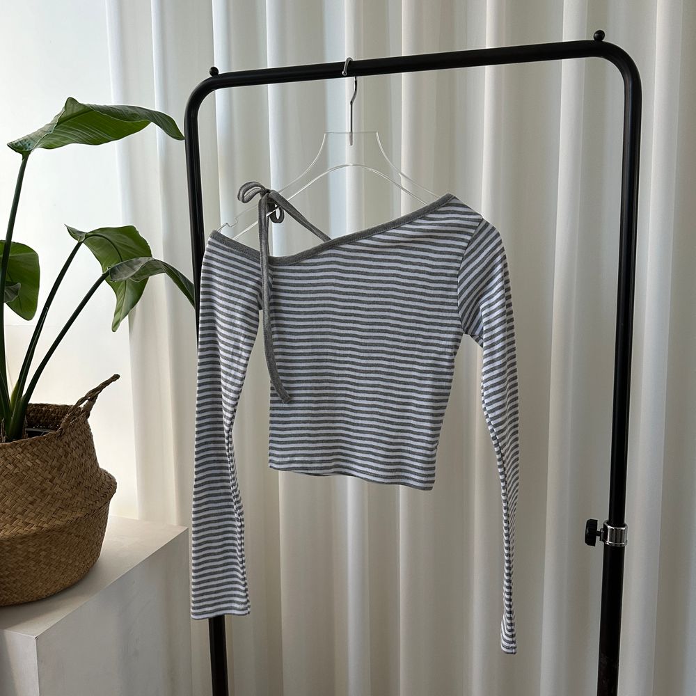 ボーダーオフショル紐クロップドTシャツ | ファッション通販サイト NUGU