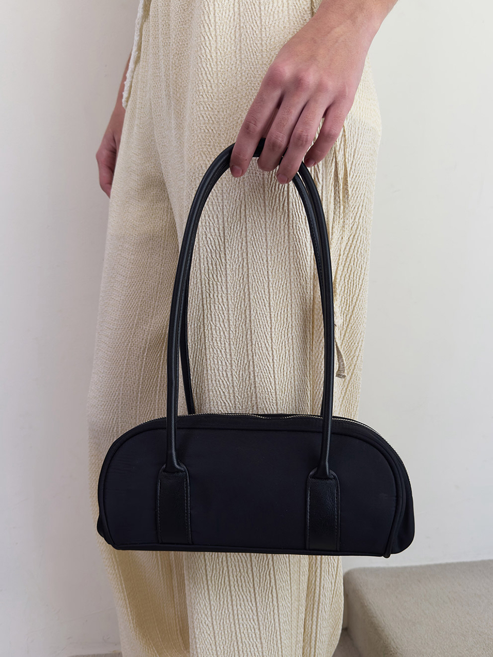CUDDLE PADDED SHOULDER BAG (BLACK)_F24ZE913 | ファッション