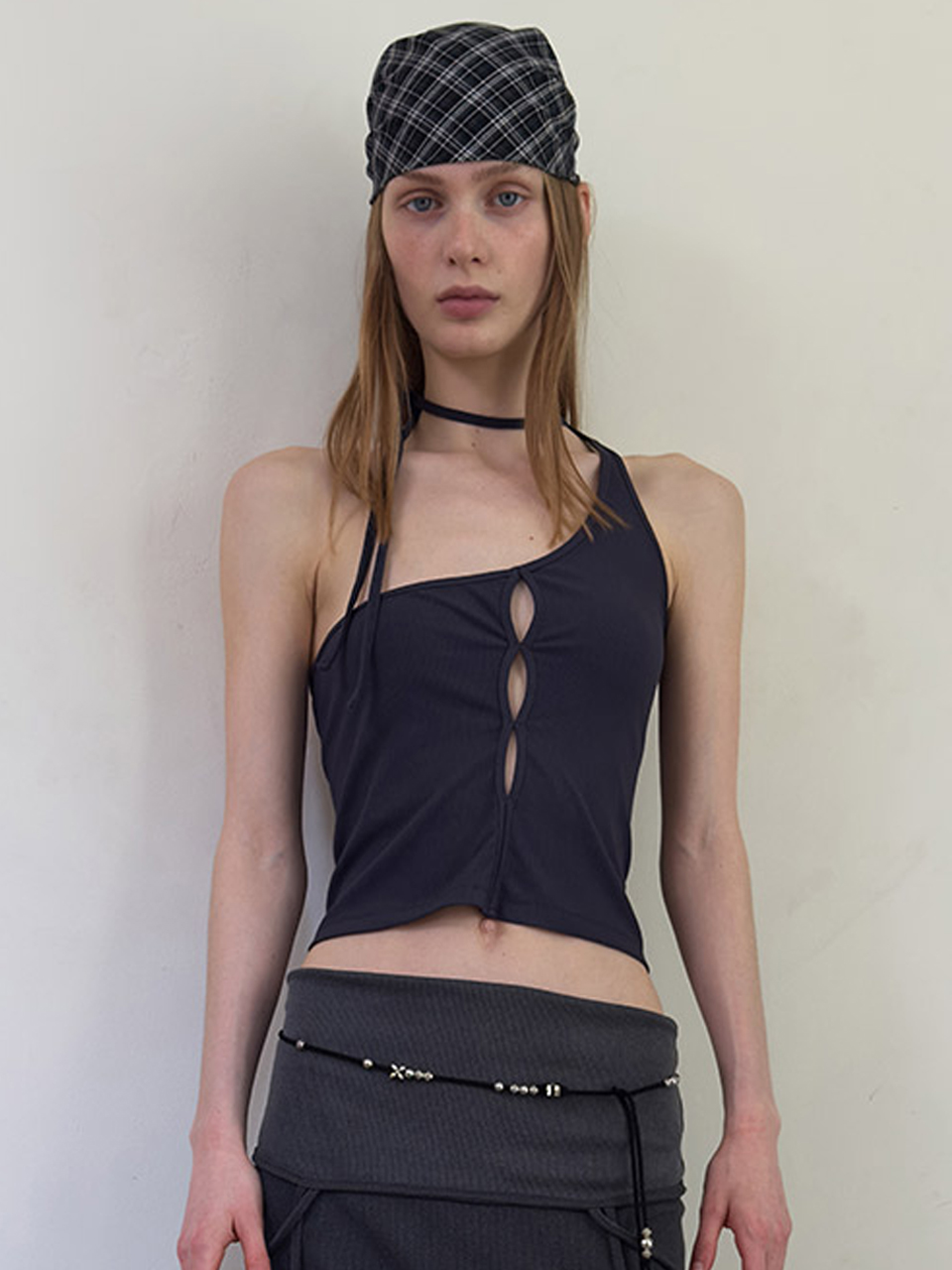 HOLE HALTER NECK TOP (charcoal) | ファッション通販サイト NUGU