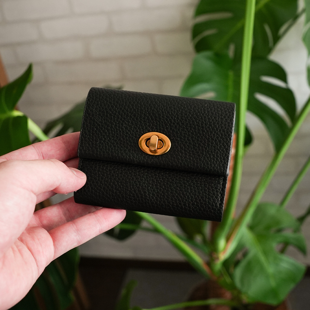 新品ミニ財布ブラックゴールド ボタンミニ財布 ブラック | Leather+