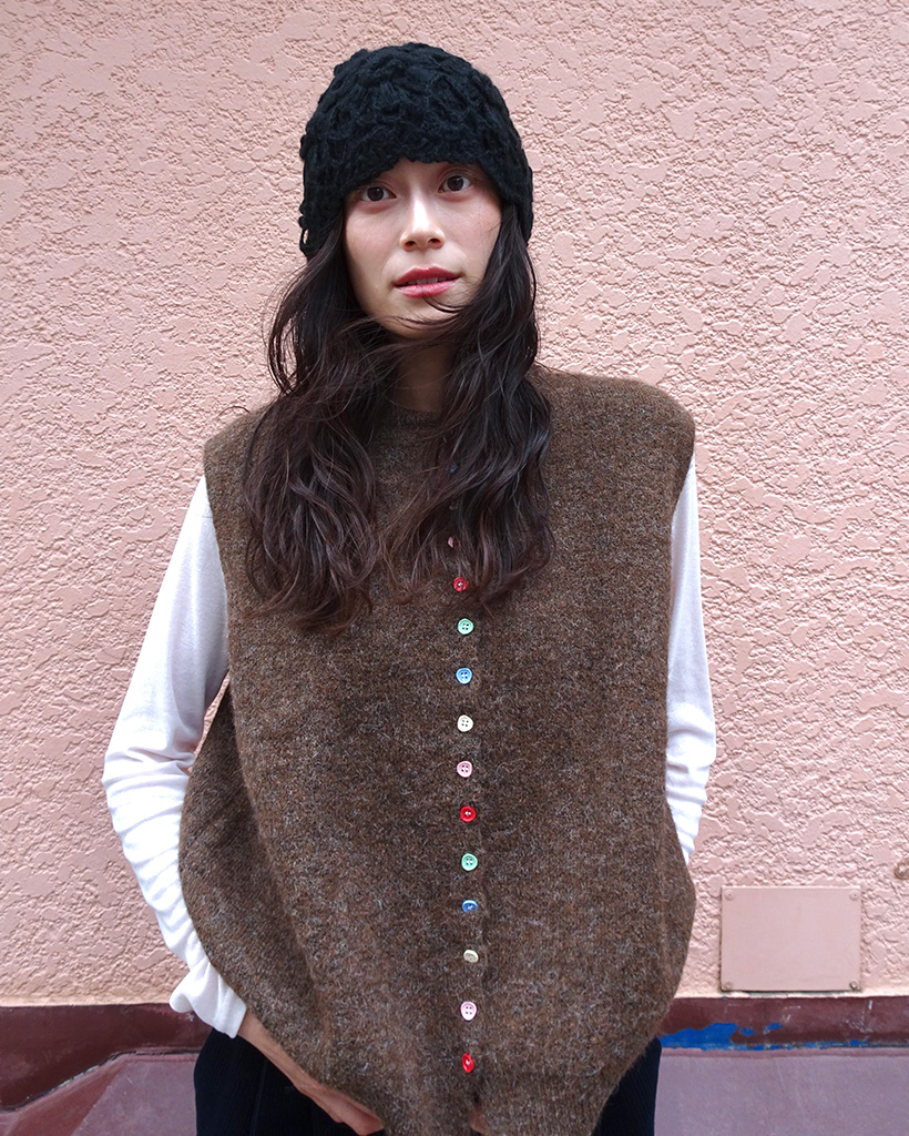 ビアズリー　ニットベスト バックボタン DSC01429_fMtKYcw.jpg
