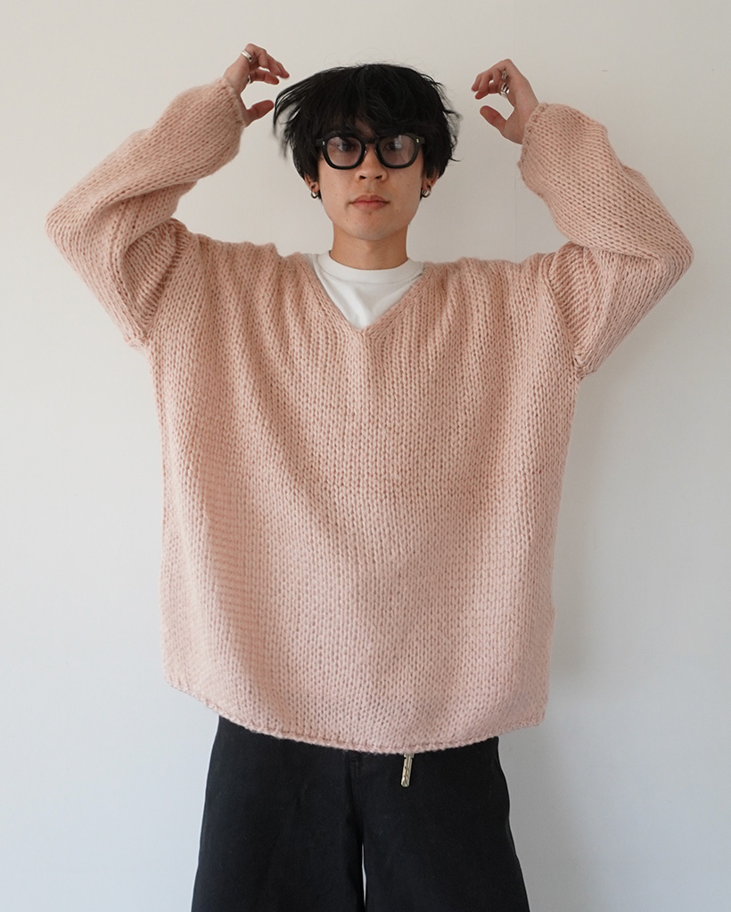 ユニセックス)Vネック透かし編ニット | ファッション通販サイト NUGU
