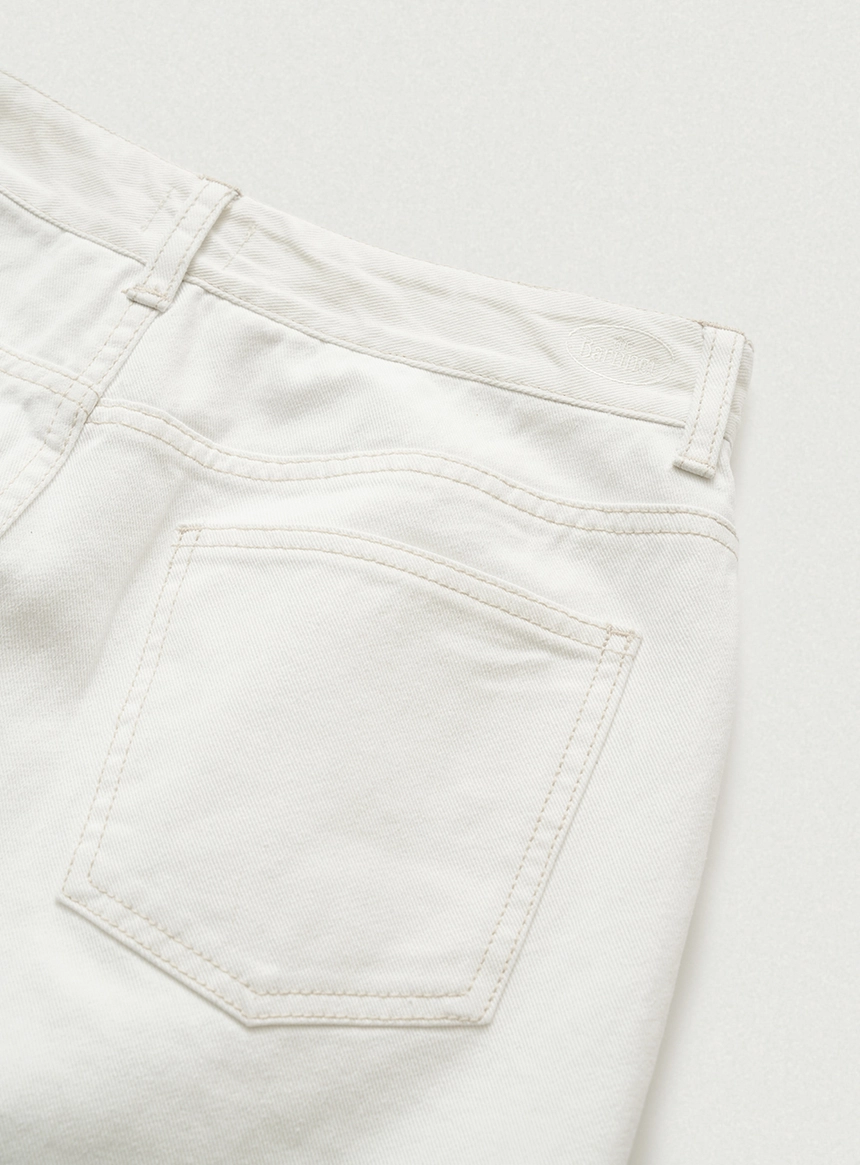 Daddy Loose-Fit Denim Pants_White_04.jpg