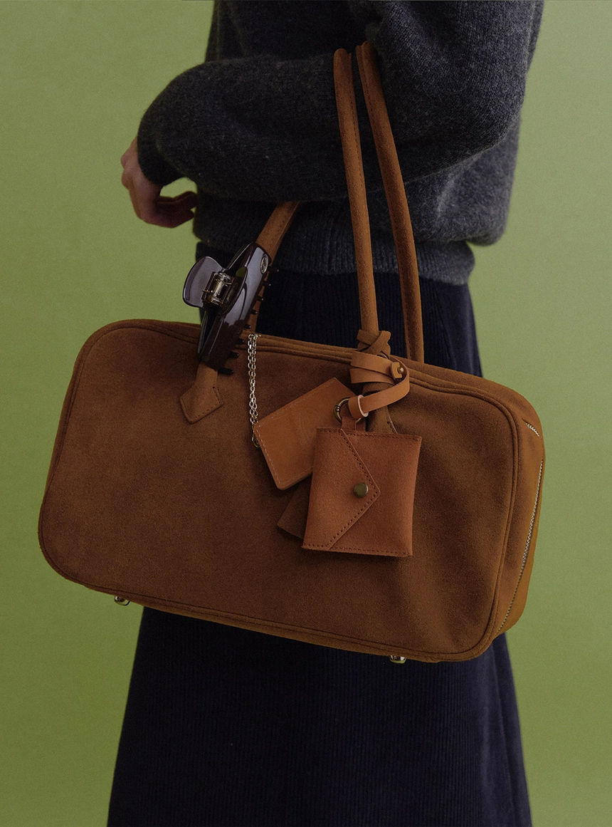 Essential-Iann-Suede-Tote-Bag-camel_04.jpg