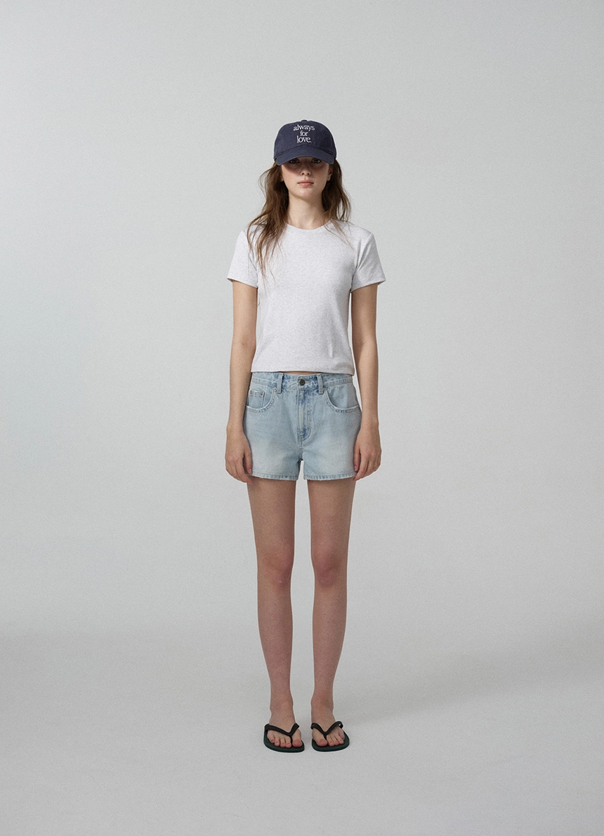 Essential T-Shirt_Light Grey_01.jpg