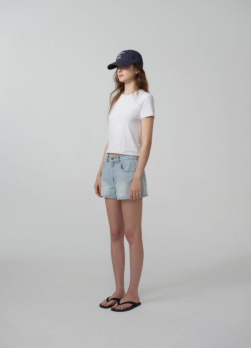 Essential T-Shirt_Light Grey_02.jpg