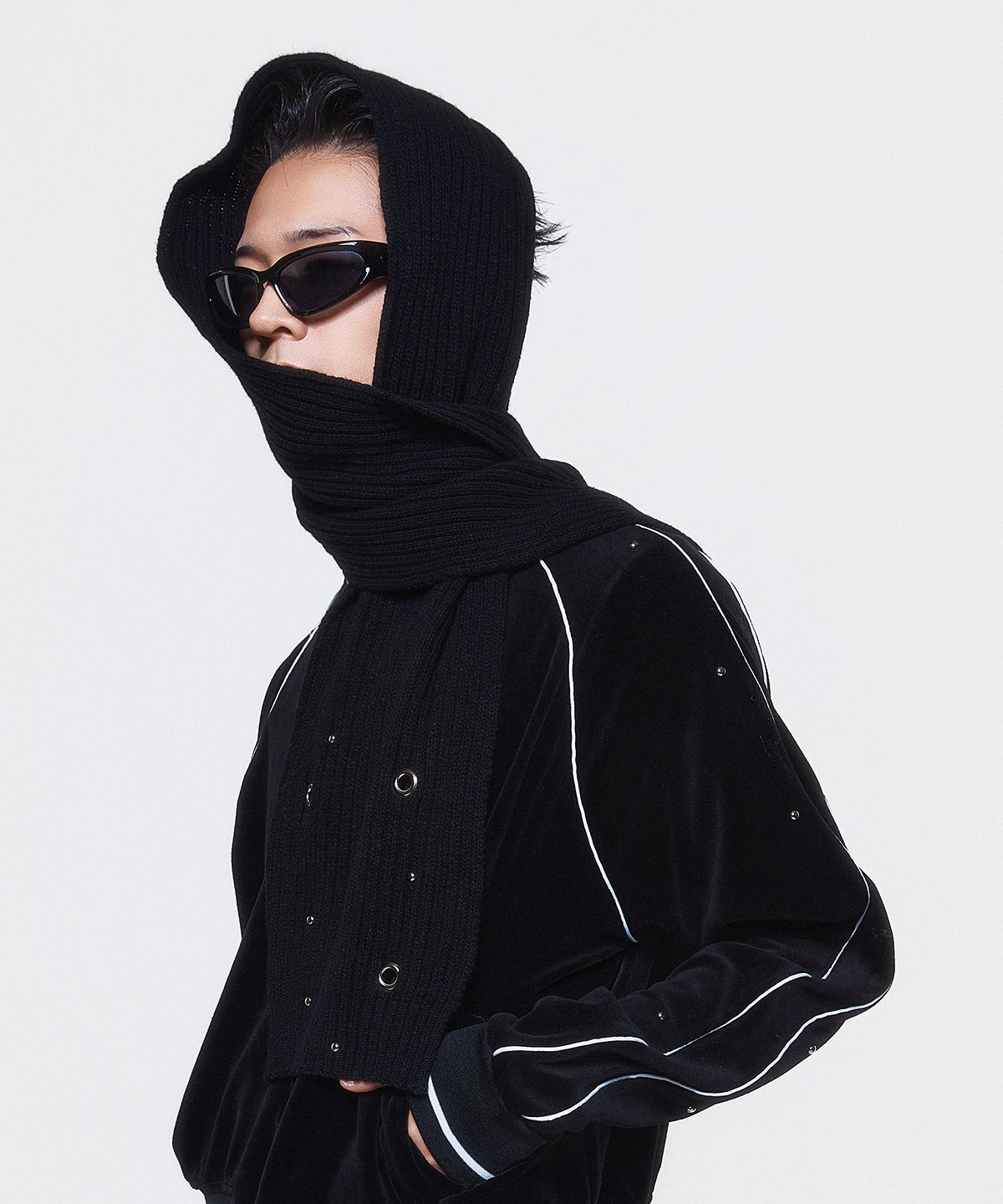 DUC) Eyelet Stud Muffler Black | ファッション通販サイト NUGU