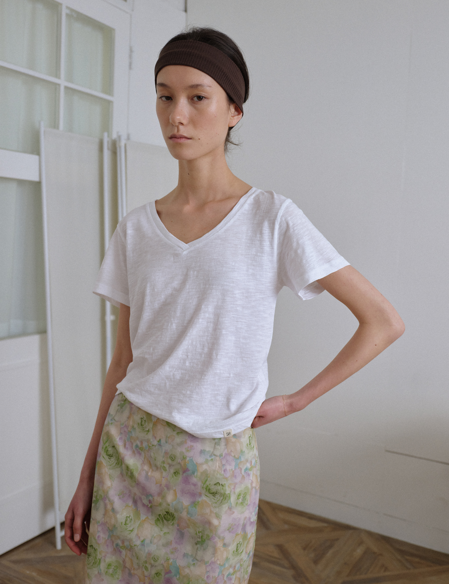 Eze V neck T-shirt (White)