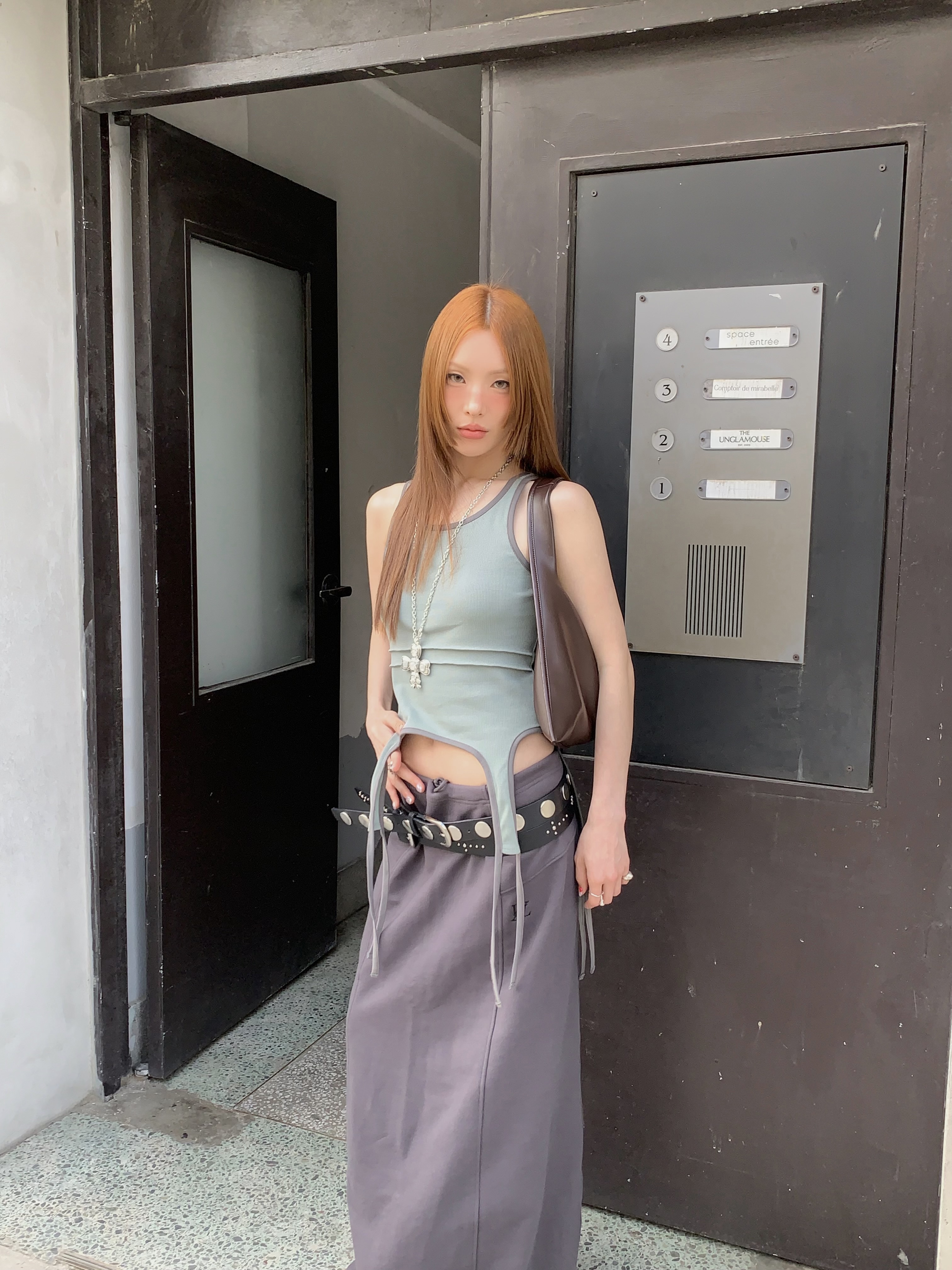 K-POPアイドル着用] Drawstring hem sleeveless - KHAKI