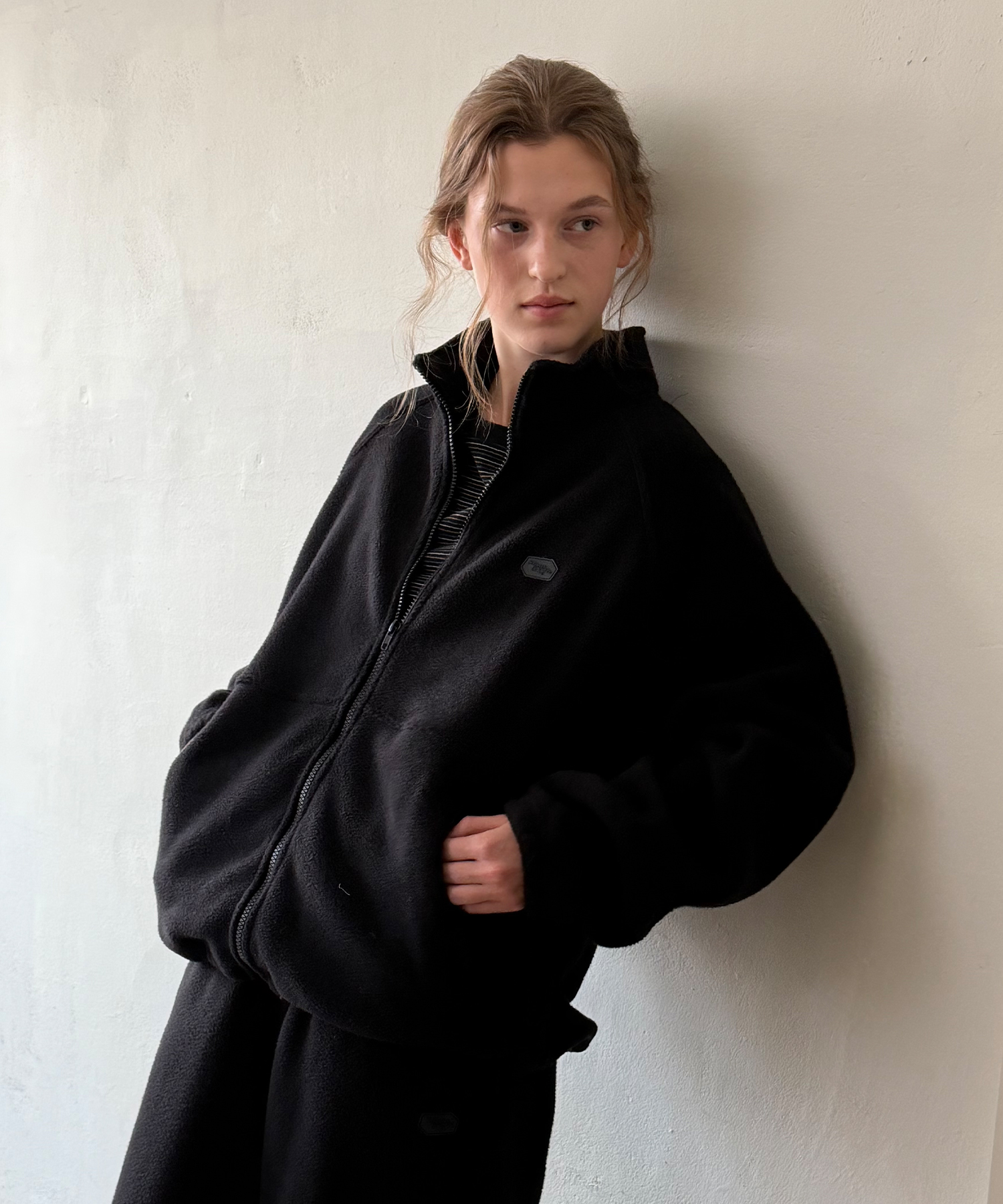 Influencer pick] dot frill hooded windbreaker jumper (black