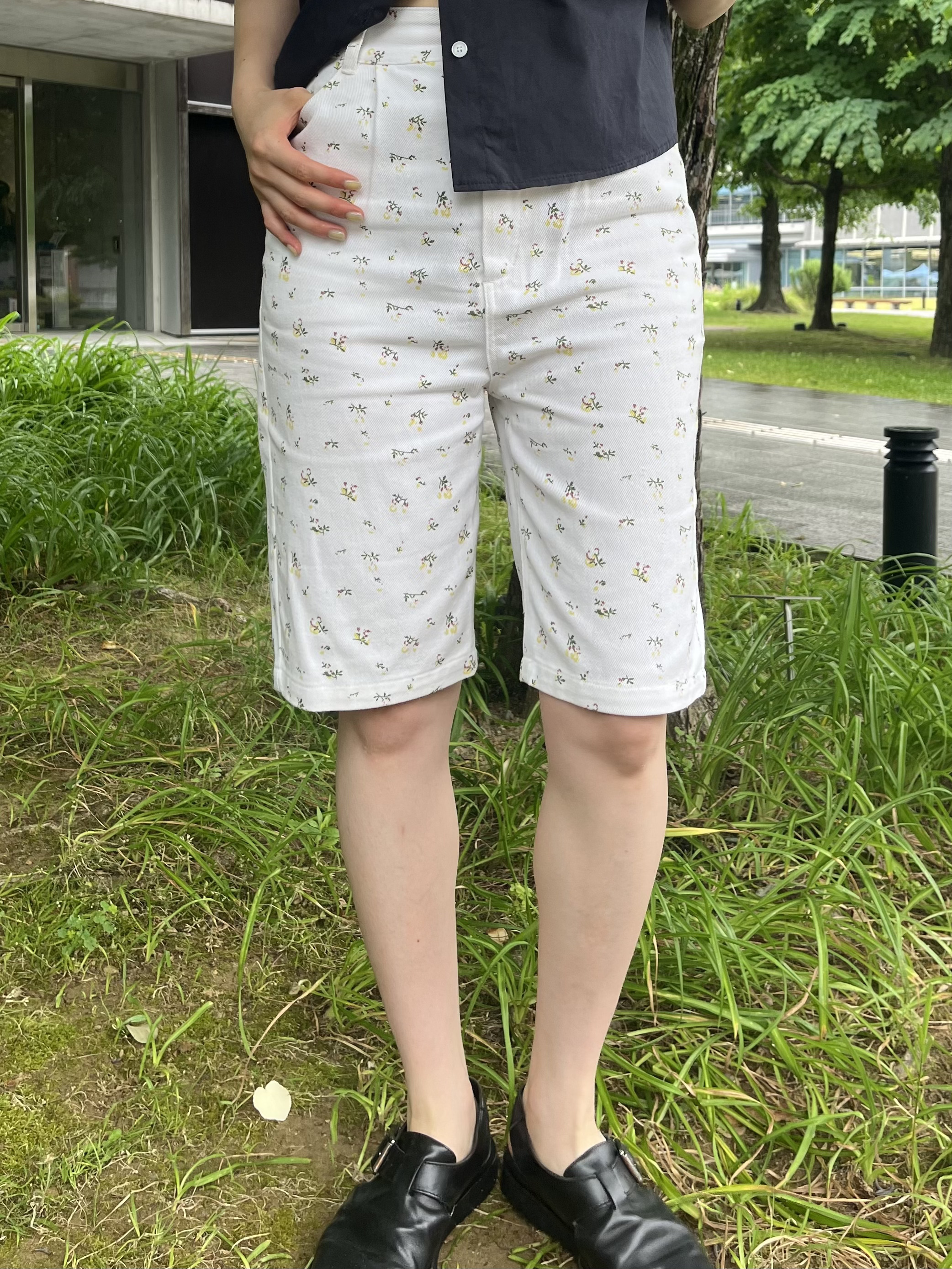 【6月下旬発送】 花柄タックハーフパンツ