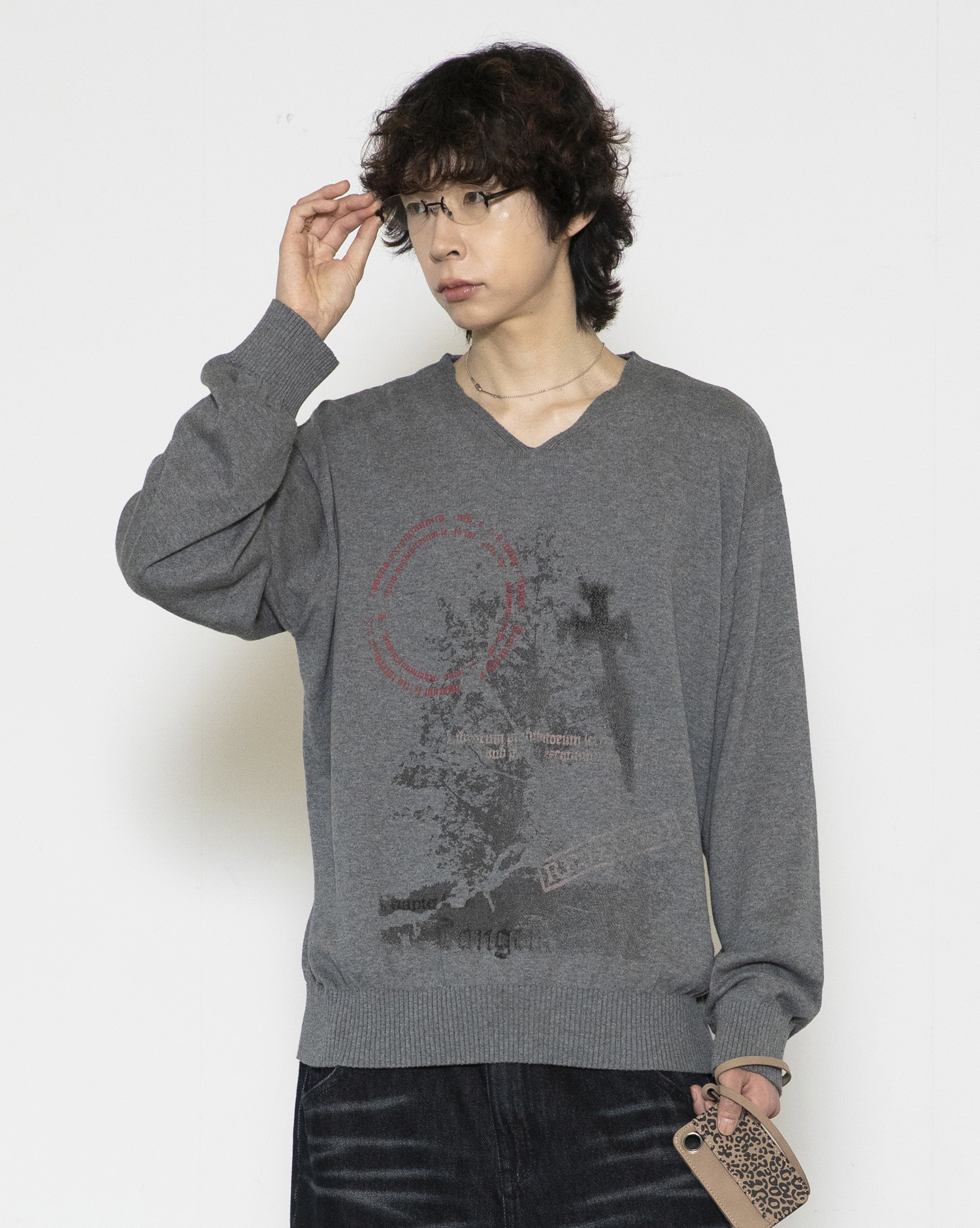 GNT078 Philosophy Graphic Soft V-Neck Knit Sweater (MELANGE GRAY