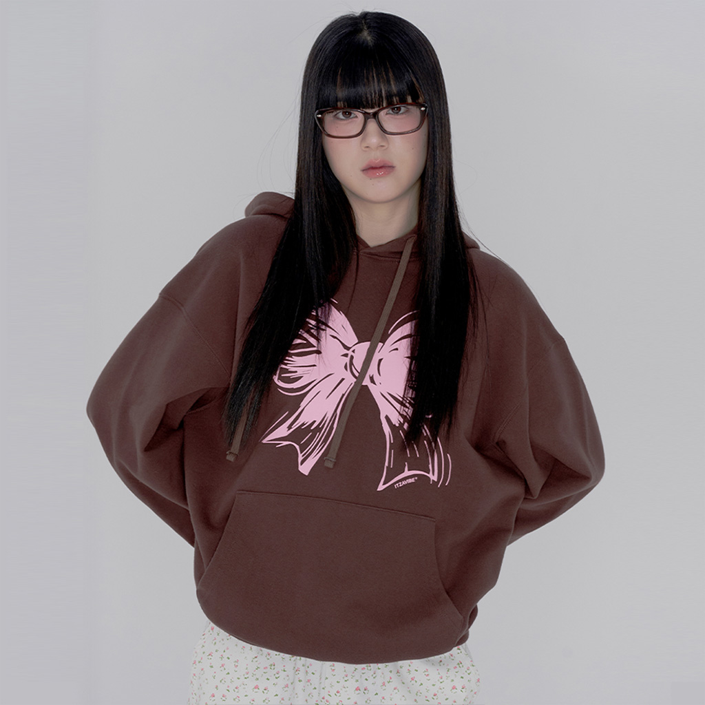 [K-POPアイドル着用] RIBBON LOGO HOODIE - BROWN