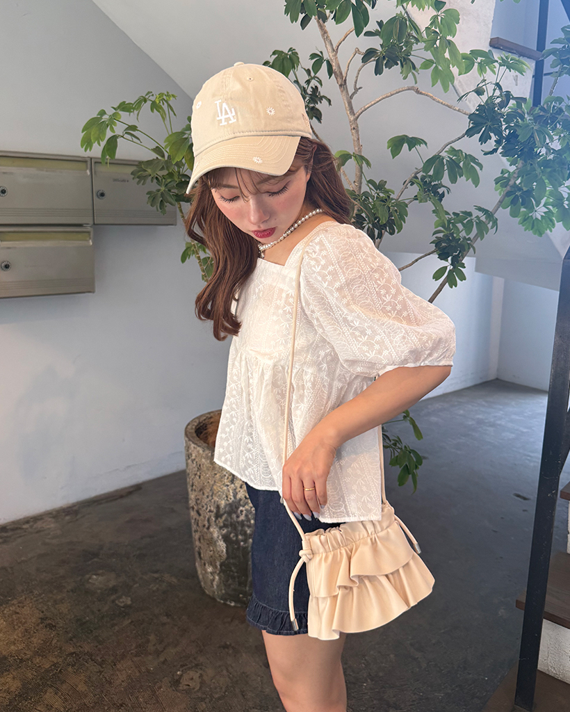 bibiy. Fiore Puff Tops ペプラム ブラウス 白 Fサイズ bibiy. Fiore Puff Tops ペプラム ブラウス 白 Fサイズ - メルカリ