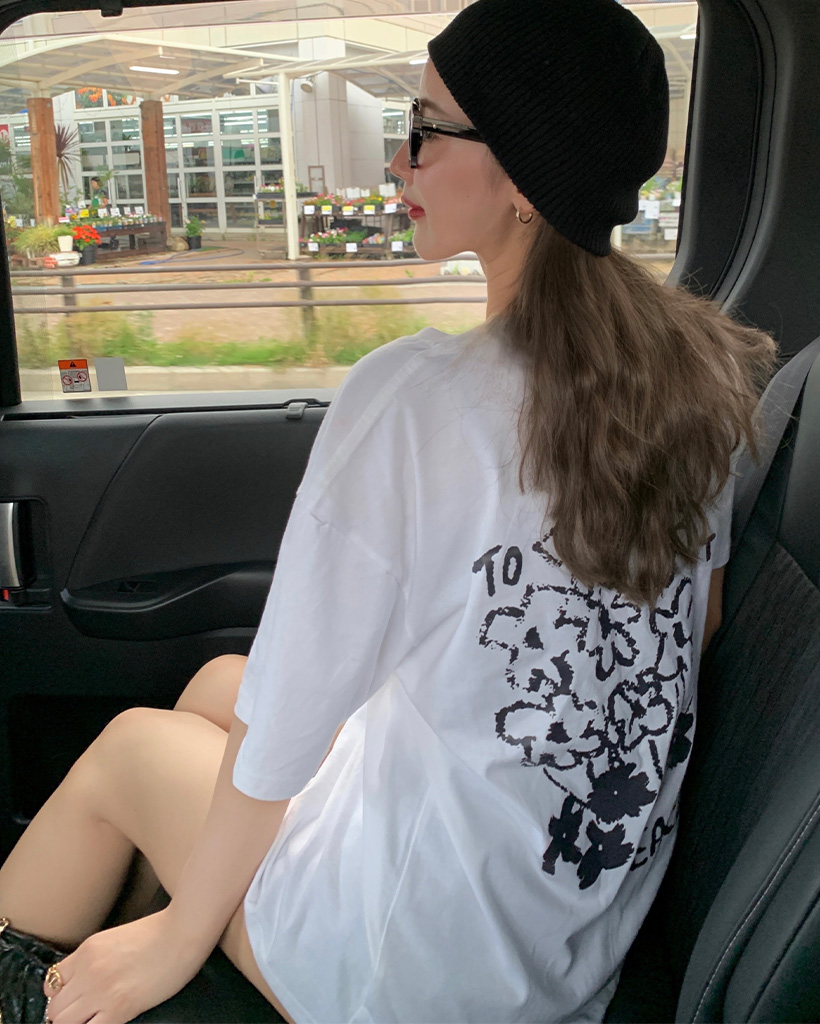 バックフラワープリント半袖Tシャツ | ファッション通販サイト NUGU