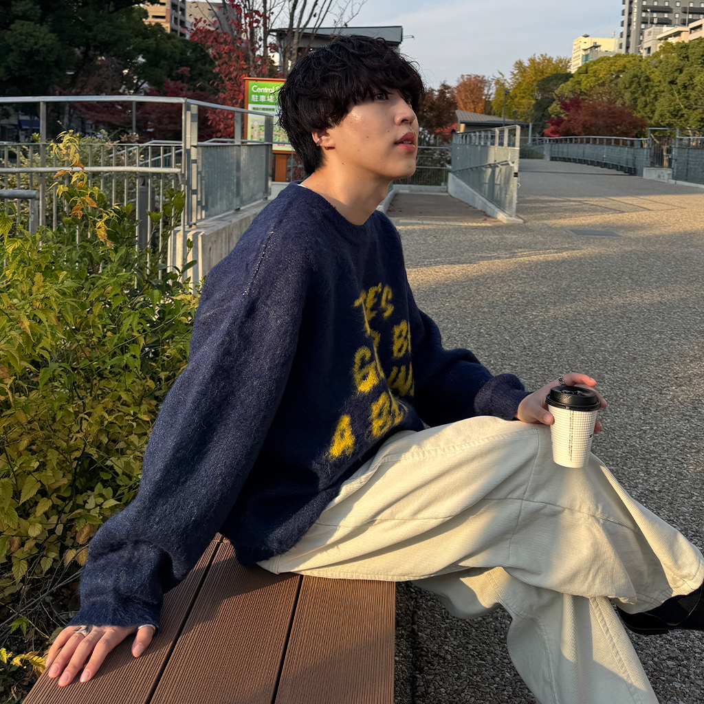 カールくん ユニセックス) ブラッシュレタリングニット | ファッション通販