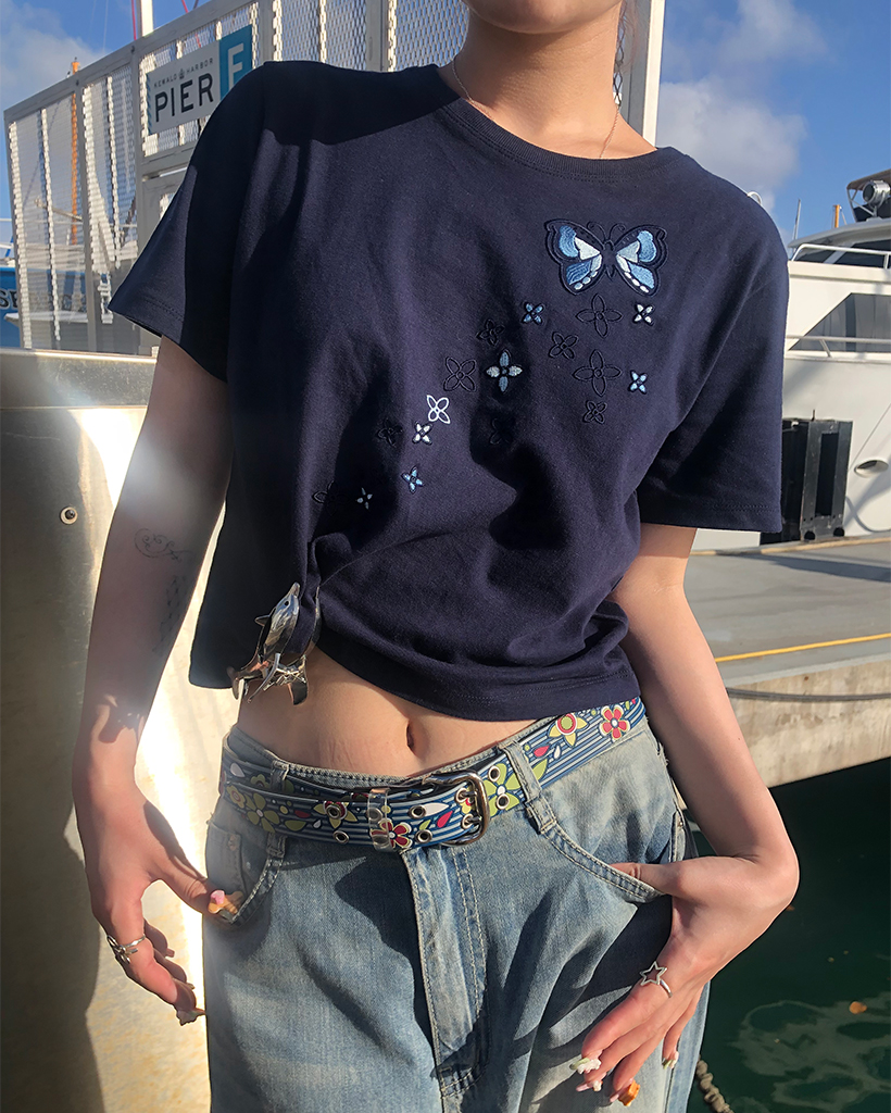 フラワーバタフライステッチクロップドハーフTシャツ