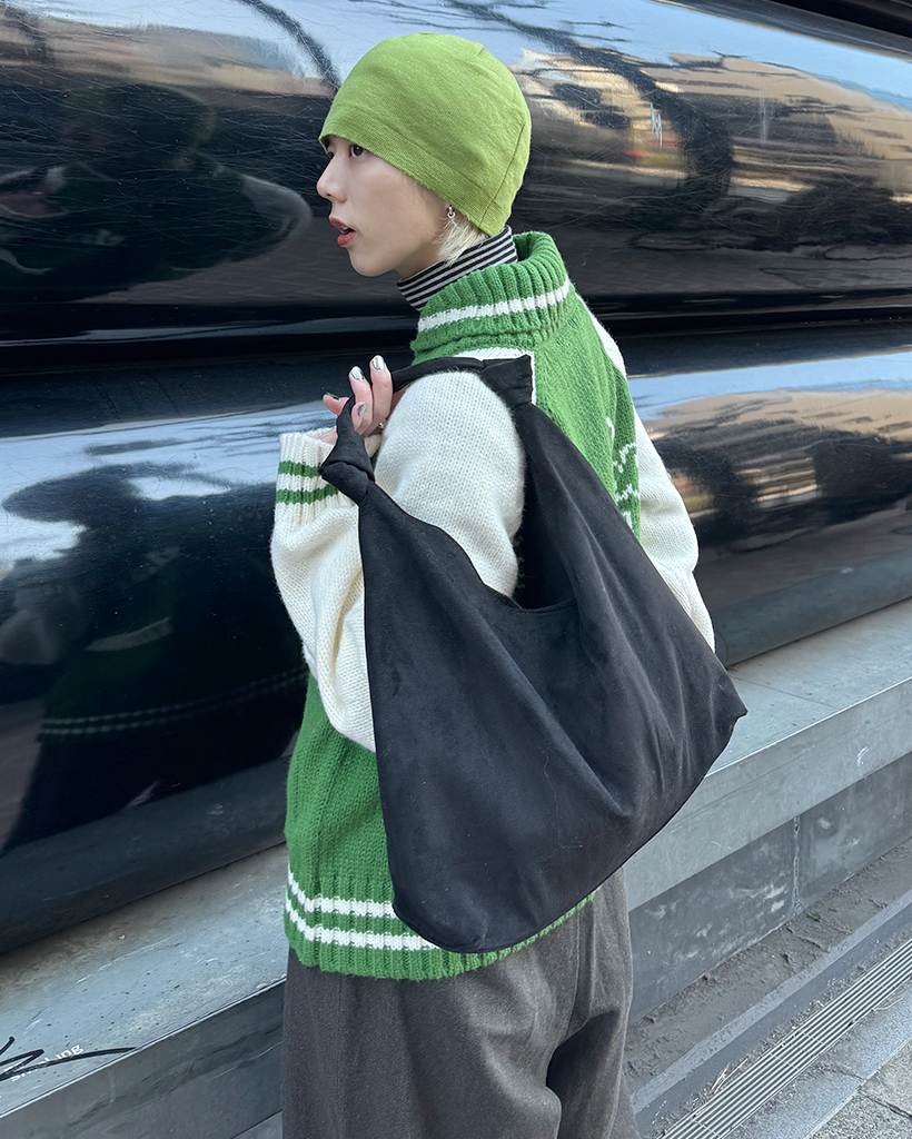 スエードショルダーバッグ