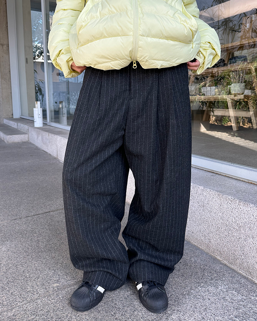 （ユニセックス）ピンストライプツータックワイドウィンタースラックス
