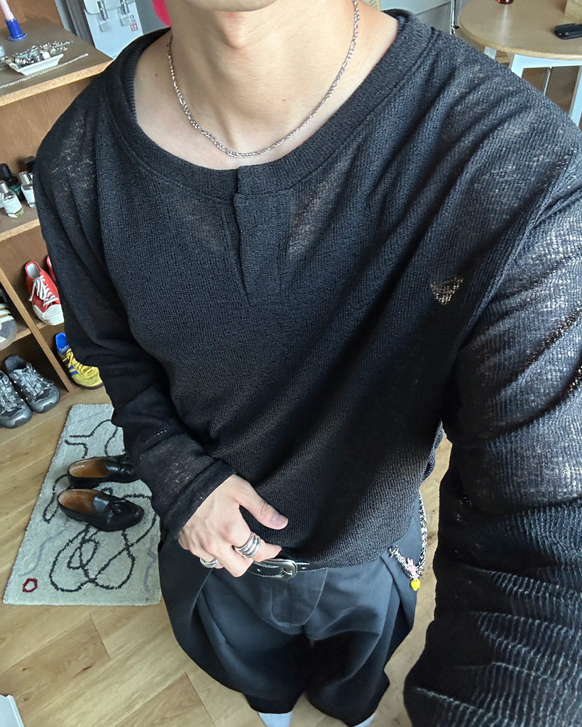 ユニセックス）オープンネックラインオーバーサイズニット