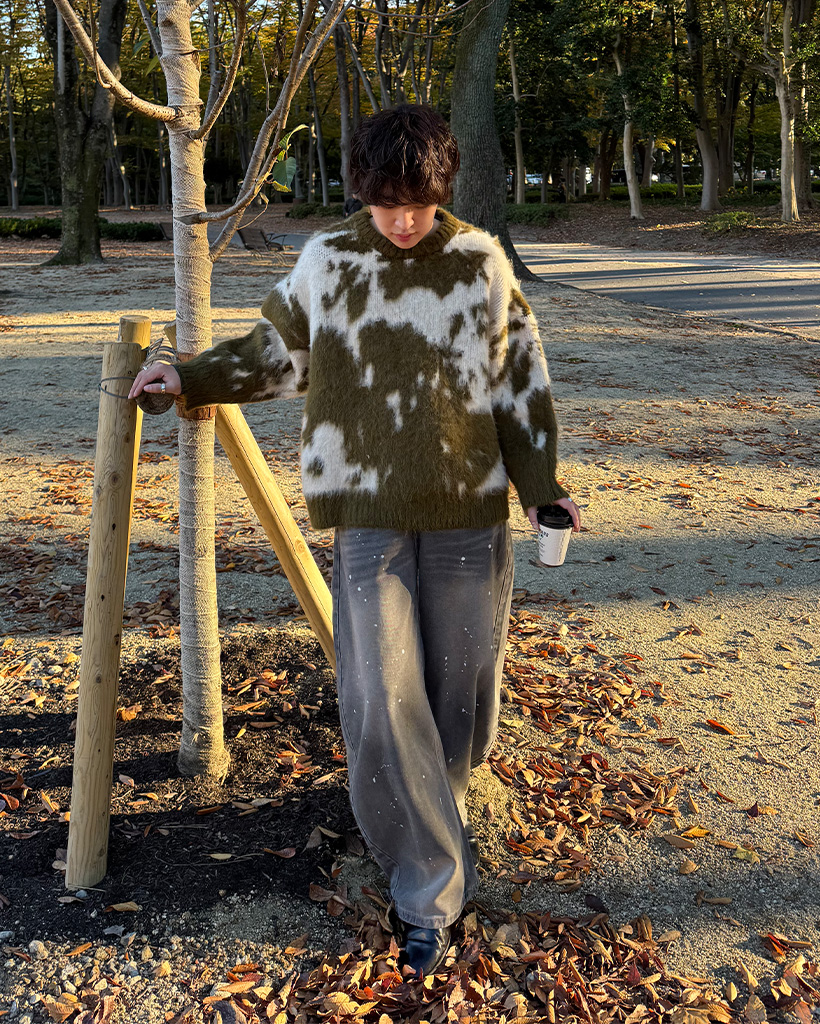 （ユニセックス）カウパターンモヘアニットルーズセーター