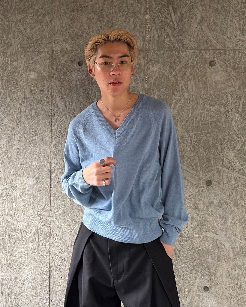 （ユニセックス）Vネックシンプルニット