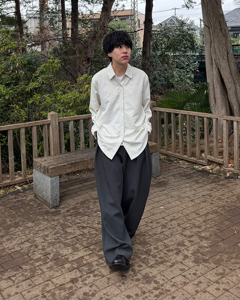 （ユニセックス）ストライプシンプルシャツ