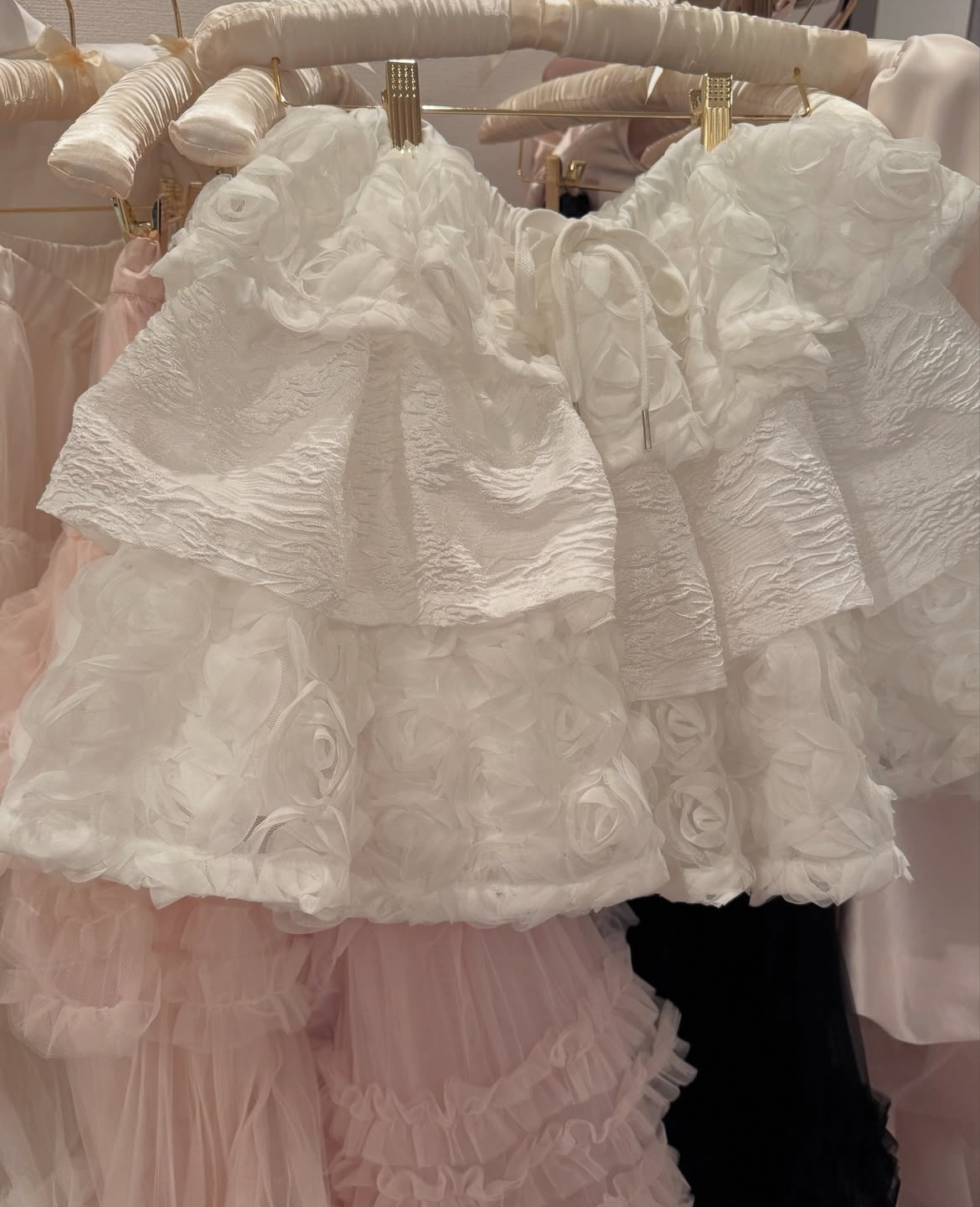 Treat ürself fluffy rose volume skirt Fluffy rose volume skirt | ファッション通販サイト NUGU