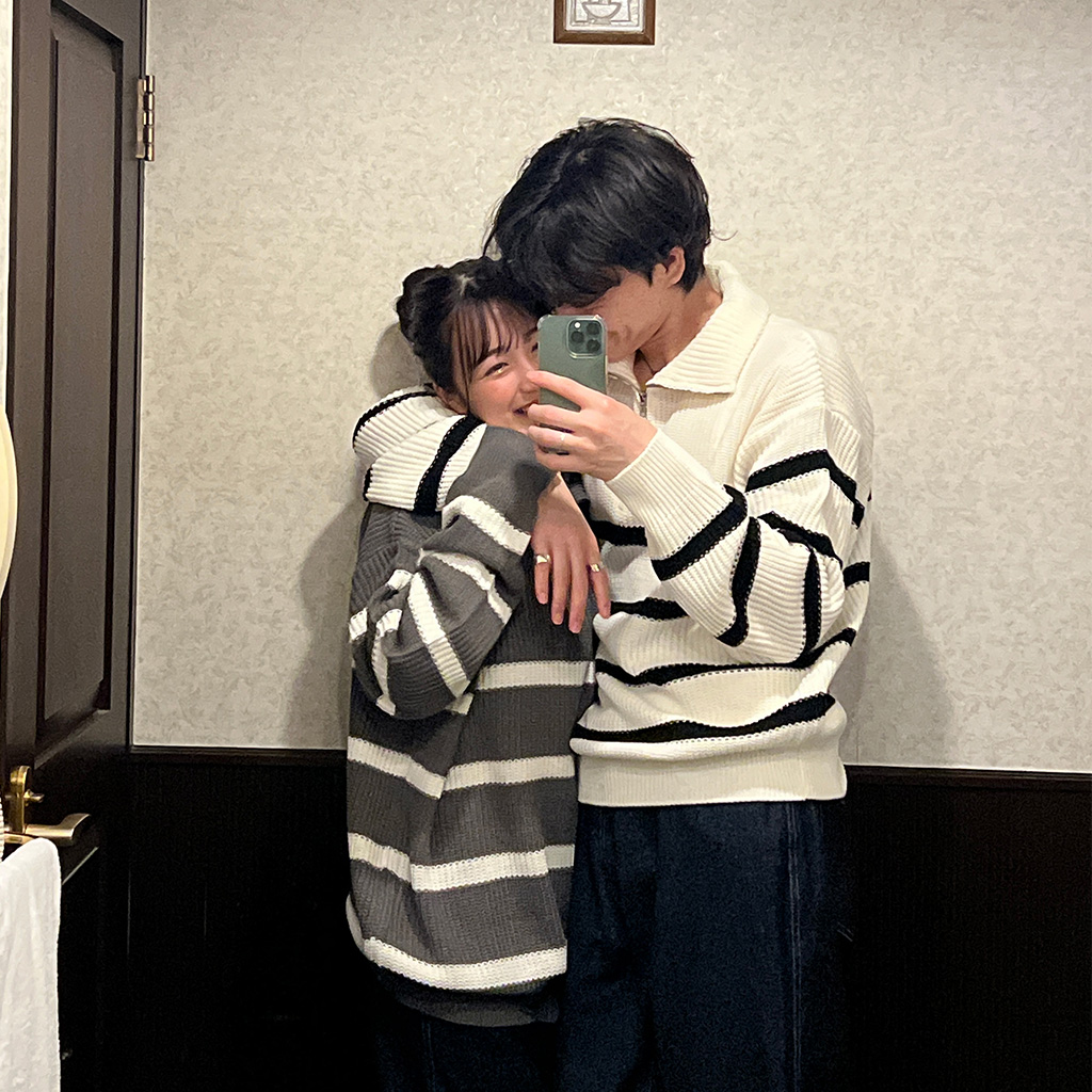 ユニセックスストライプハーフジップアップニット