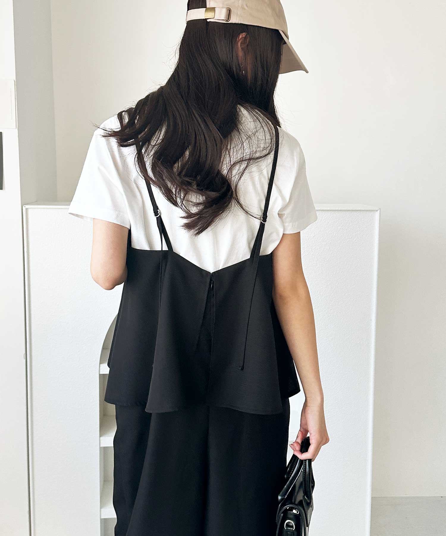 ［CHIGNON］トレンドの後ろ姿まで可愛い ビスチェサロペット　黒 CHIGNON］トレンドの後ろ姿まで可愛い ビスチェサロペット 黒