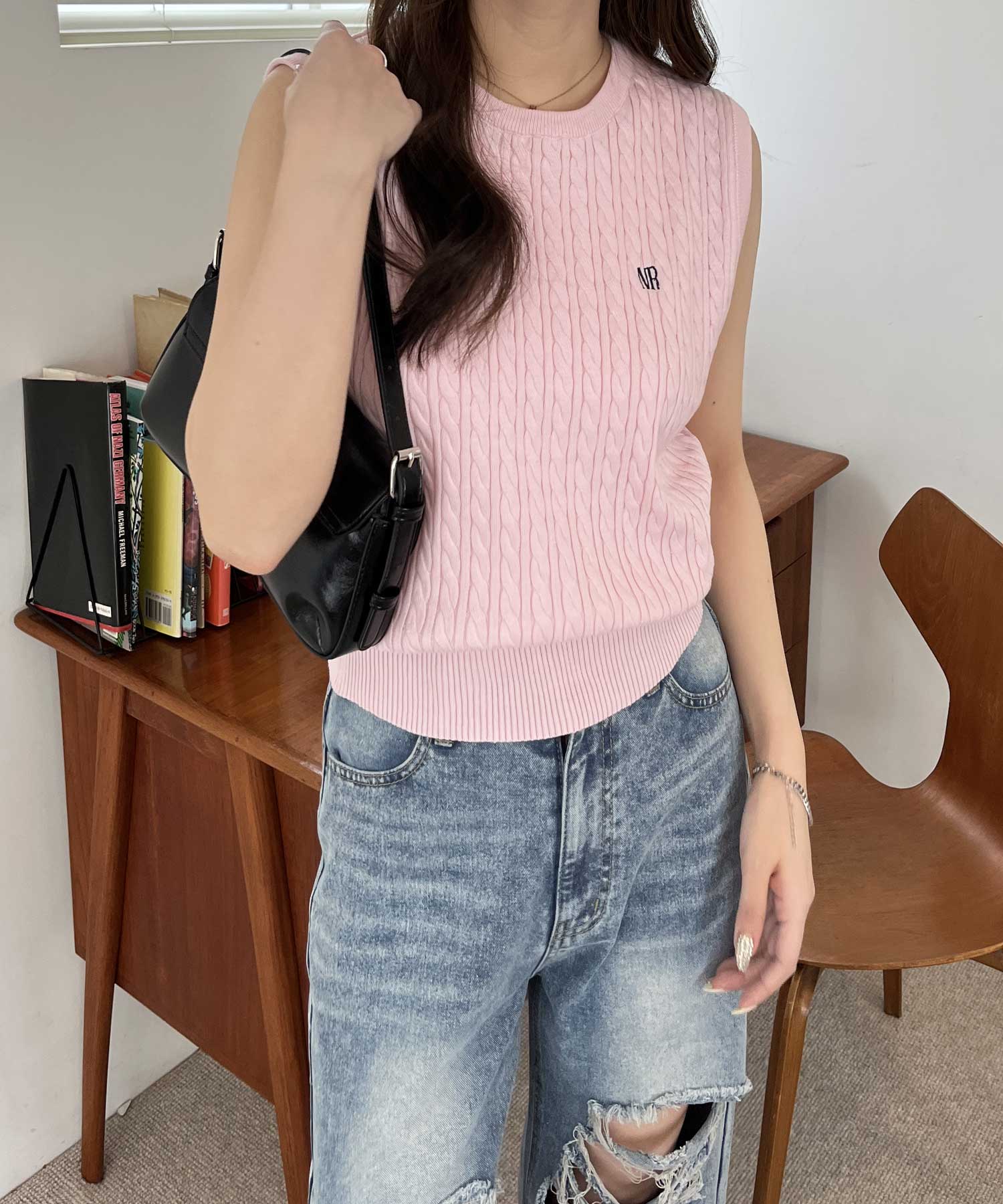 ミニケーブル編ロゴ刺繍ノースリーブサマーニット | ファッション通販