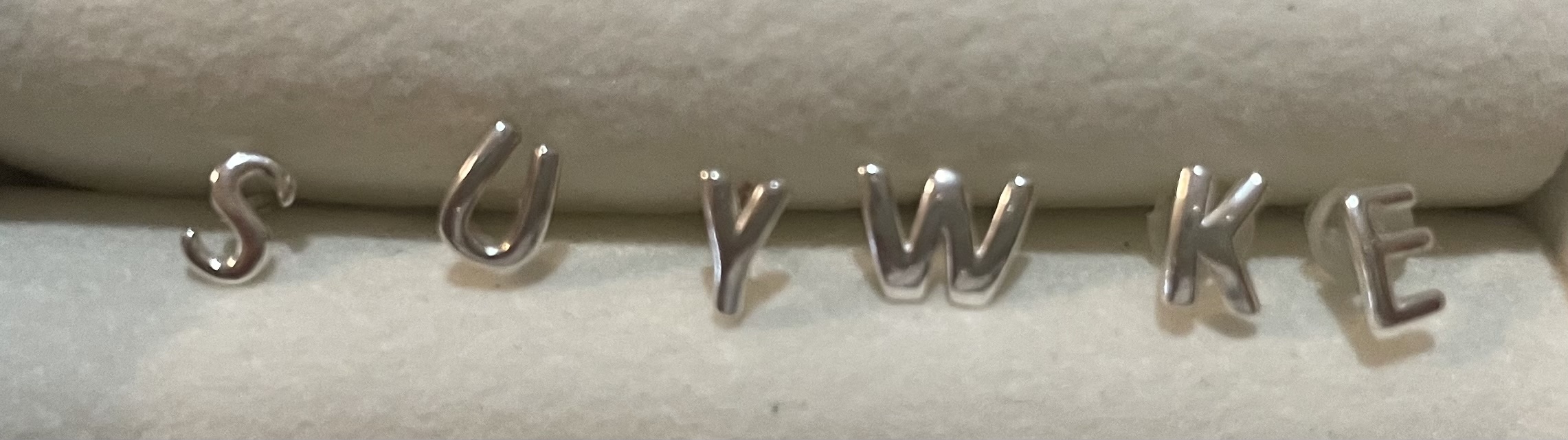 s925イニシャルピアス | ファッション通販サイト NUGU