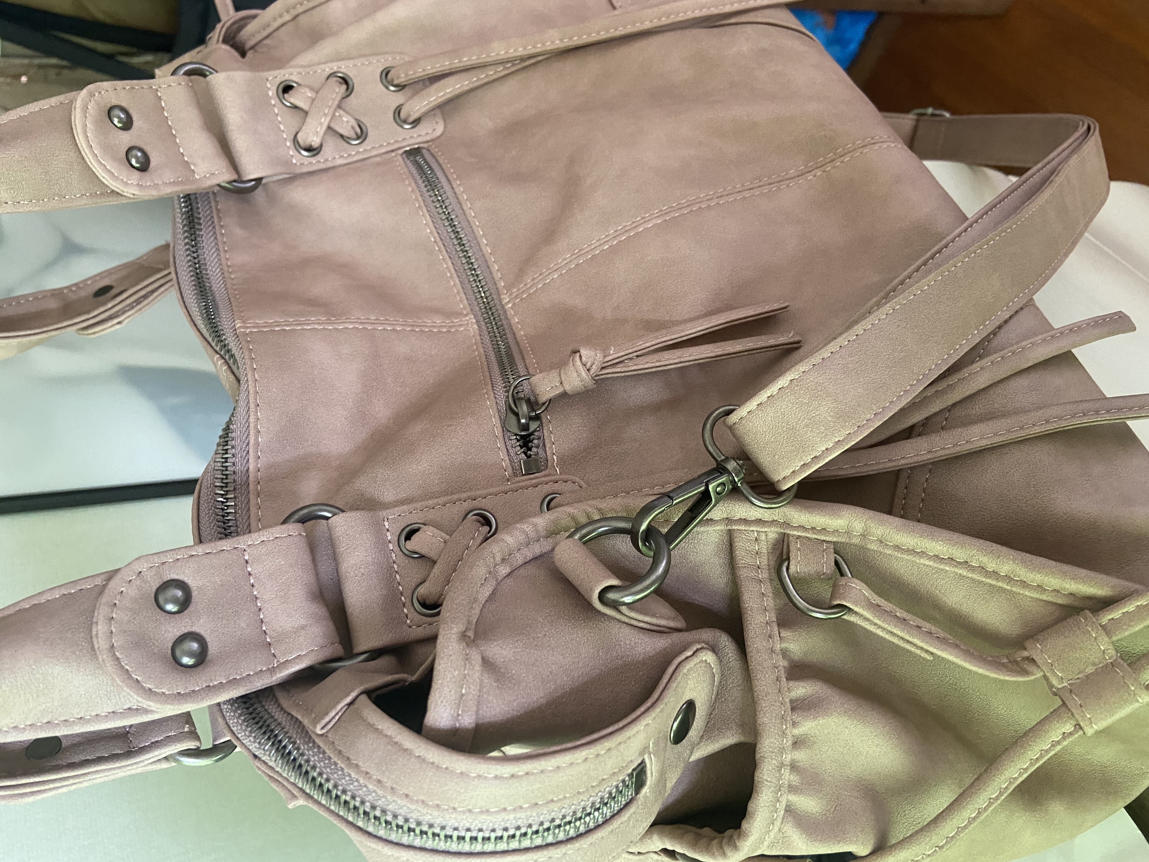 ■FANCY CLUB■ Belted Washed Leather Bag BABY PINK F25QE990 FANCY CLUB | BELTED WASHING LEATHER BAG - 트렌디한 디자인