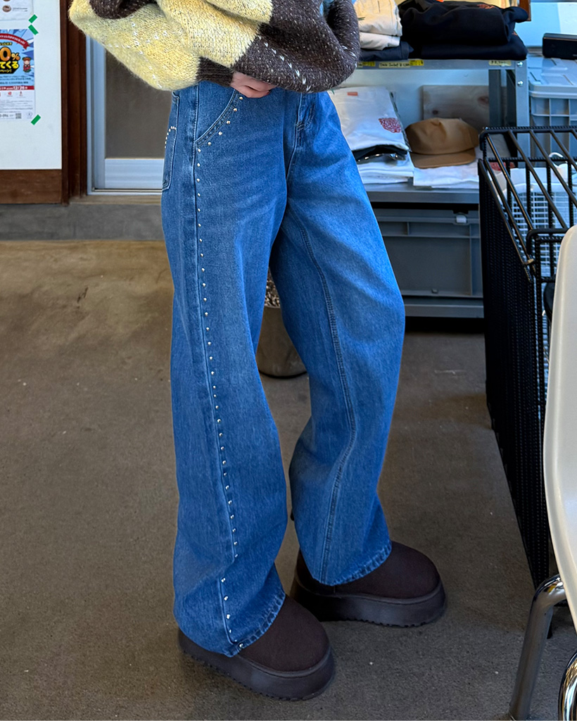 スタッドポイントワイドセミブーツカットデニムパンツ