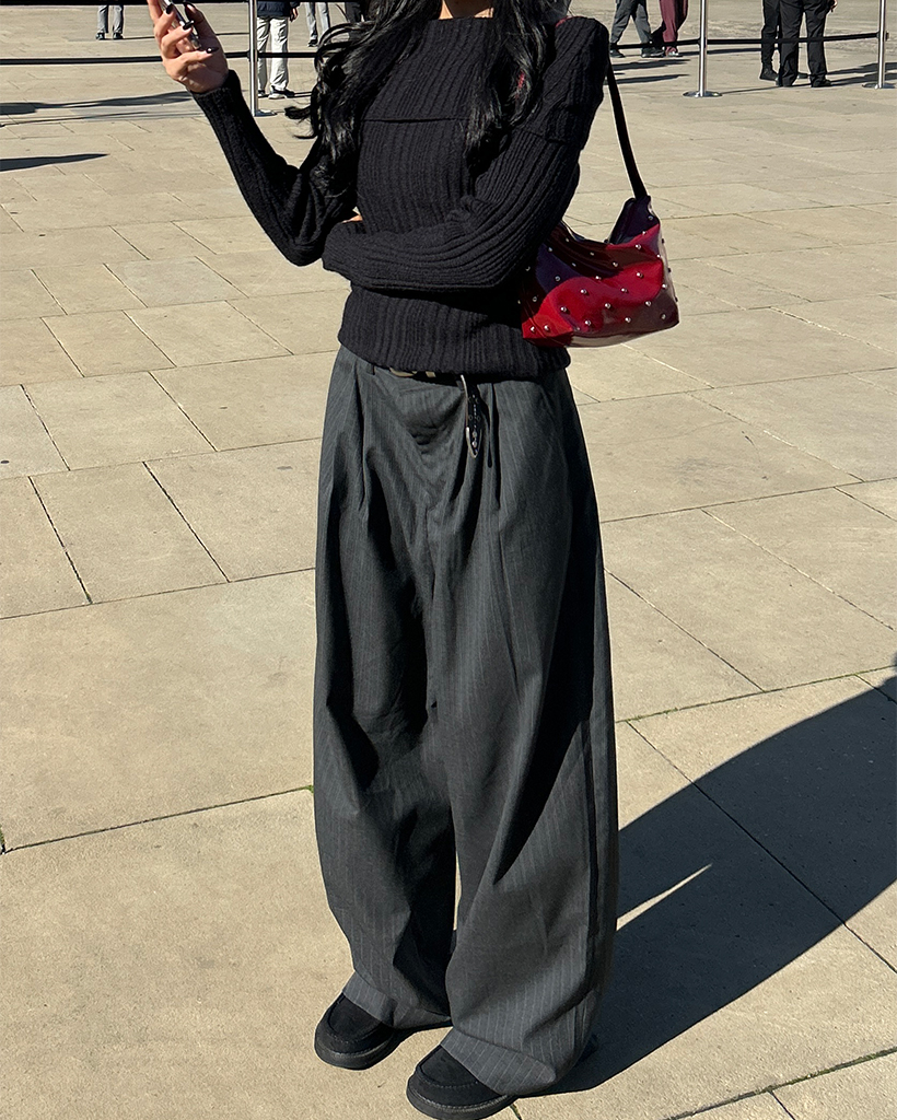 ユニセックス）ピンストライプツータックルーズスラックス