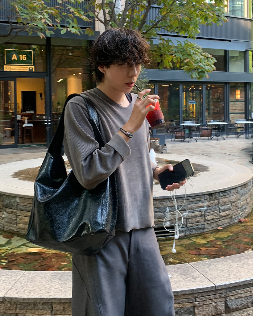 カジュアルショルダーバッグ レザー グレー カジュアルレザーショルダーバッグ | ファッション通販サイト NUGU