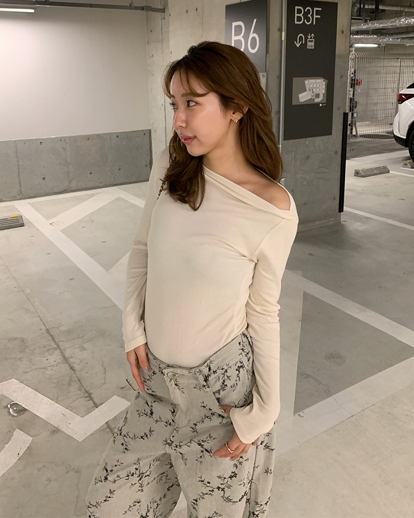 ボートネックシンプル長袖Tシャツ